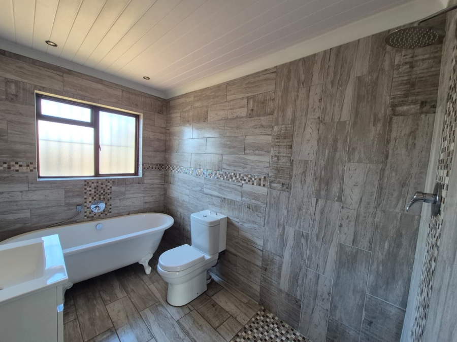 To Let 3 Bedroom Property for Rent in Somerset Park Western Cape